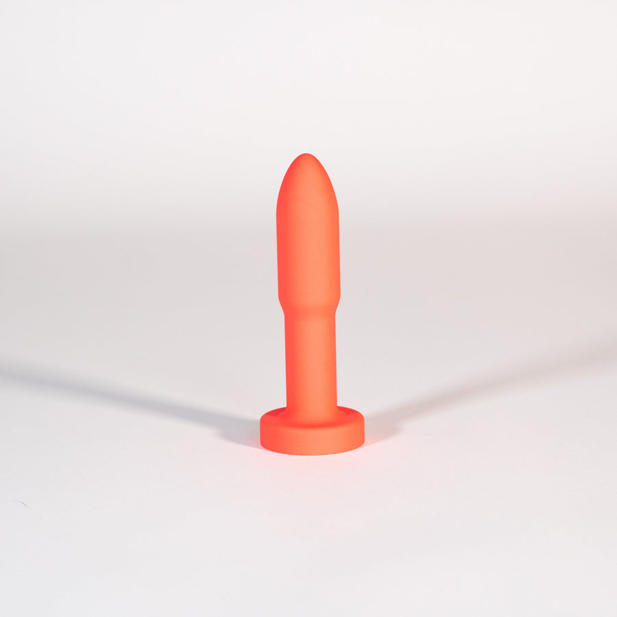 Slo.Mo plug 1 in Blush, the smallest plug in the kit and where everyone starts