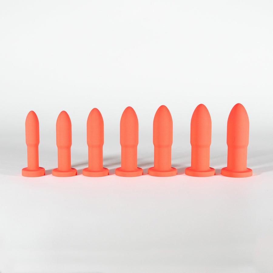Slo.Mo anal training kit in Blush: seven silicone plugs in a row, from size 1 to size 7